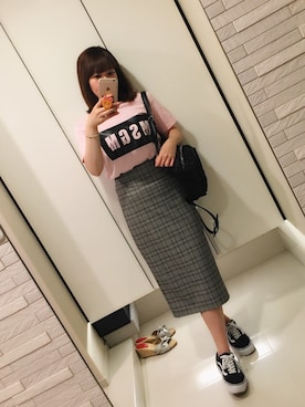 「MSGM（エムエスジーエム）のアイテム（Tシャツ/カットソー、ピンク系）」を使った、ゆみりんさん（レディース・163cm）の春コーディネート