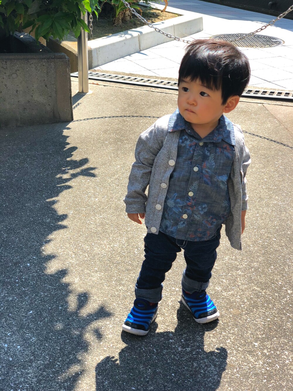 「ＧＷ、海遊館、パパとリンクコーデ、1歳3ヶ月、90cm」｜「babyGAPのアイテム（シャツ/ブラウス、ブルー系）」を使った、Asahi ໒꒱*॰さん（キッズ・80cm）の春コーディネートの1枚目の写真