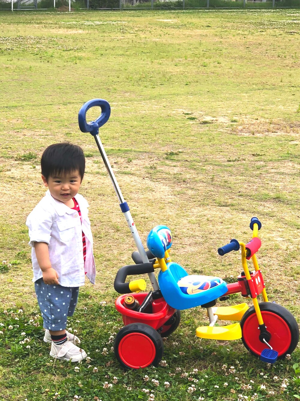 「GAP、男の子、男の子コーデ、セールで買いました、1歳、1歳4ヶ月、夏コーデ」｜「babyGAPのアイテム（シャツ/ブラウス、ホワイト系）」を使った、Asahi ໒꒱*॰さん（キッズ・80cm）の夏コーディネートの1枚目の写真