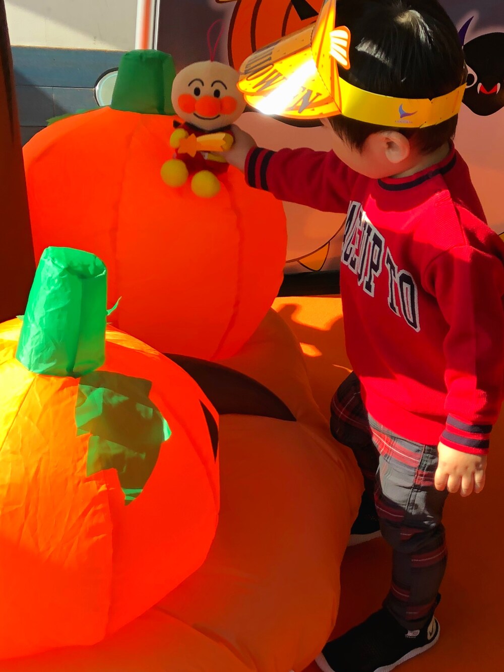 「wearhalloween2018、キッズファッション、秋コーデ、カジュアル、おとこのこ、ハロウィン、おしゃれさんと繋がりたい、1歳、ブランシェス、１歳８ヶ月」｜「BRANSHESのロゴプリント長袖Tシャツ（Tシャツ/カットソー、レッド系）」を使った、Asahi ໒꒱*॰さん（キッズ・90cm）の秋コーディネートの1枚目の写真