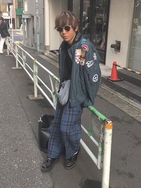 「PORTVEL（ポートヴェル）のアイテム（ショルダーバッグ、ブルー系）」を使った、山口 拓さん（メンズ・170cm）の夏コーディネート