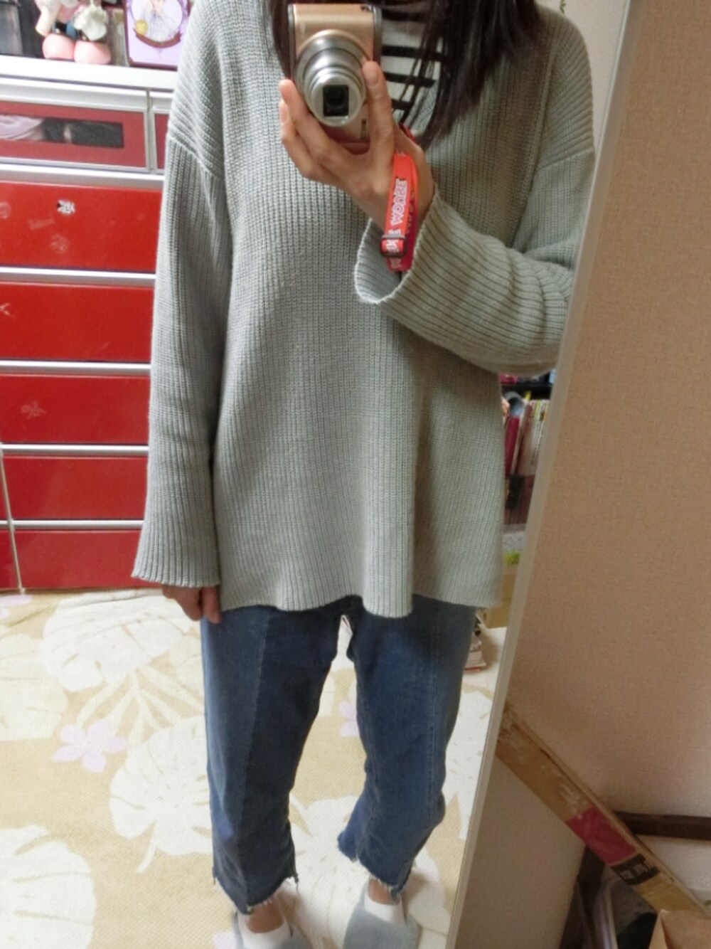 「RETRO GIRLのアイテム（ニット/セーター、グレー系）」を使った、なつみさん。さん（レディース・163cm）の春コーディネートの1枚目の写真