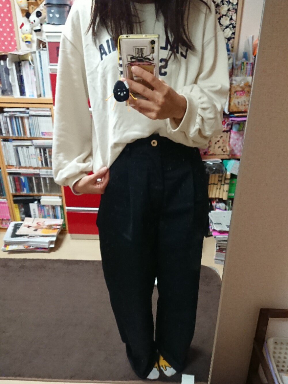 「E hyphen world galleryのUNIVERSAL PANTS（その他パンツ、ブラック系）」を使った、なつみさん。さん（レディース・163cm）の秋コーディネートの1枚目の写真