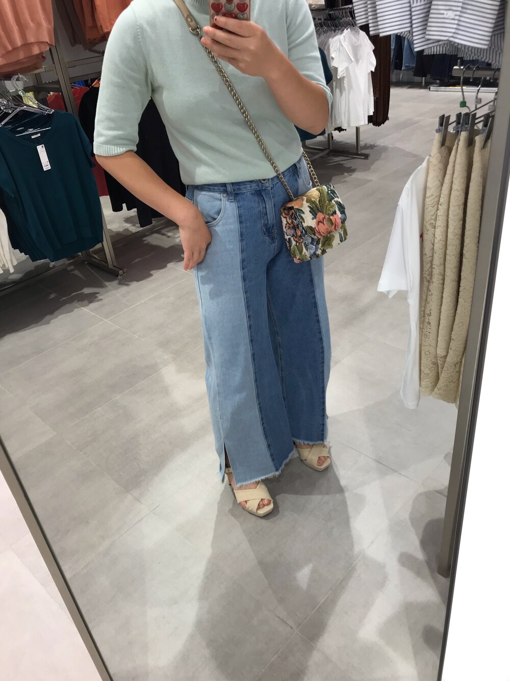 「RETRO GIRLのアイテム（デニムパンツ、ブルー系）」を使った、cocoroさん（レディース・156cm）の夏コーディネートの1枚目の写真