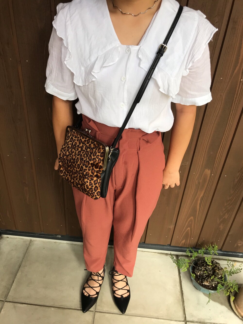 「LOWRYS FARMのアイテム（バッグ、ブラウン系）」を使った、cocoroさん（レディース・156cm）の夏コーディネートの1枚目の写真
