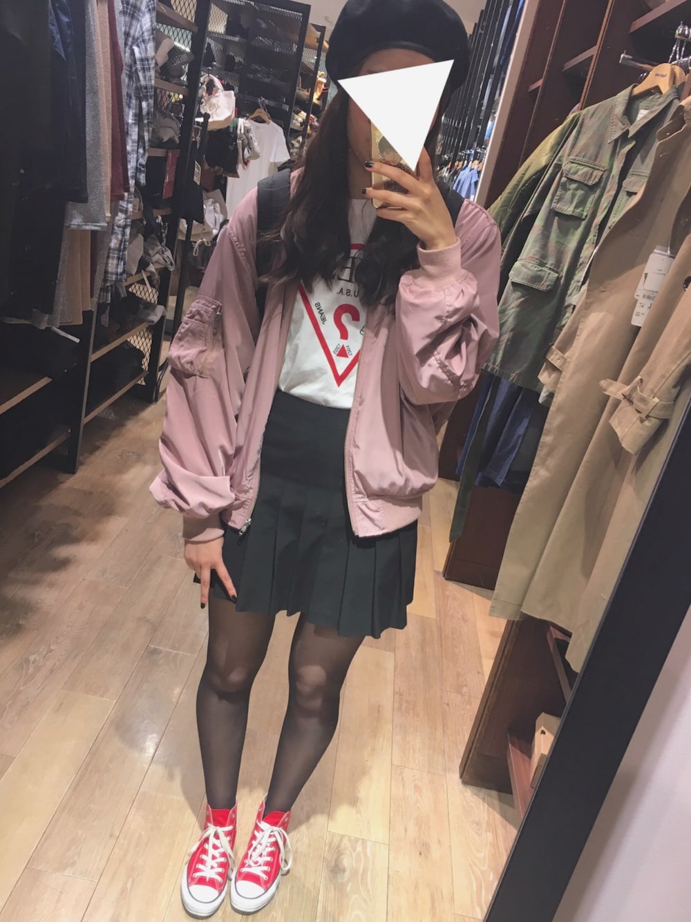 「休日スタイル、スニーカー、ベレー帽」｜「LOWRYS FARMのアイテム（ハンチング/ベレー帽、ブラック系）」を使った、ゆいさん（レディース・170cm）の春コーディネートの1枚目の写真
