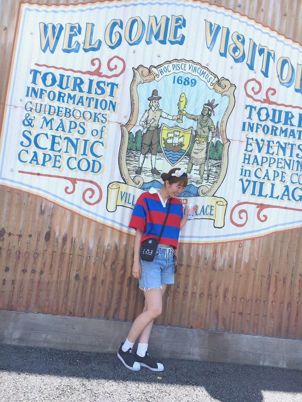 「ootd、disney、夏、adidas originals、WEGO」｜「WEGOのWEGO/クロップドラガーカットソー（Tシャツ/カットソー、レッド系）」を使った、ゆいさん（レディース・170cm）の夏コーディネートの1枚目の写真