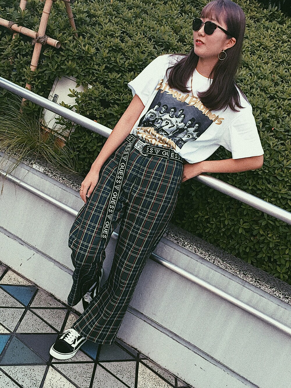 「参戦服、リンクコーデ、三代目JSB、METROPOLIZ、guess、VANS、summer」｜「三代目JSoulBrothersのアイテム（Tシャツ/カットソー、ホワイト系）」を使った、ゆいさん（レディース・170cm）の秋コーディネートの1枚目の写真