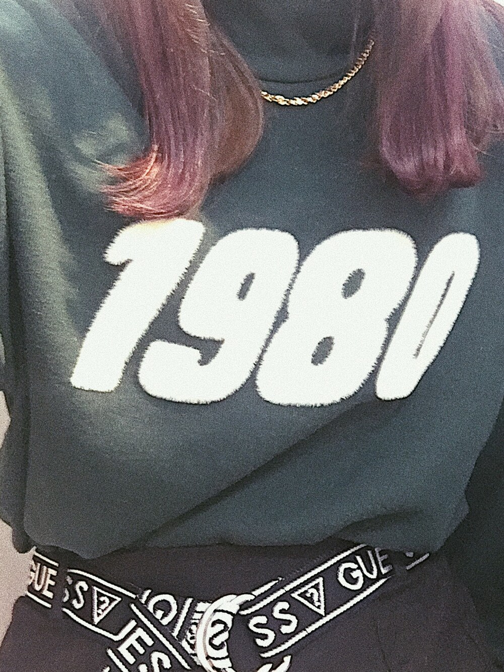 「ZARA、guess、WEGO、hair、purple」｜「ZARAのアイテム（スウェット、グリーン系）」を使った、ゆいさん（レディース・170cm）の冬コーディネートの1枚目の写真