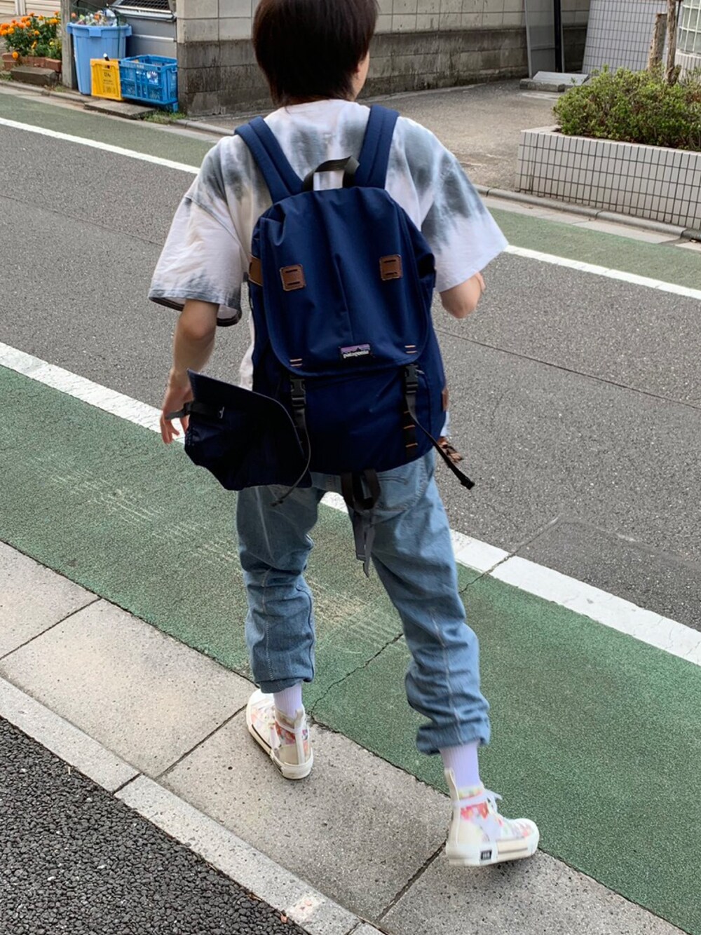 「Dior、タイダイ柄、patagonia、休日スタイル、おしゃれさんと繋がりたい、ビックシルエット、相互フォロー、モード」｜「Levi'sのアイテム（デニムパンツ、ブルー系）」を使った、s0s9s0s9さん（メンズ・173cm）の秋コーディネートの1枚目の写真