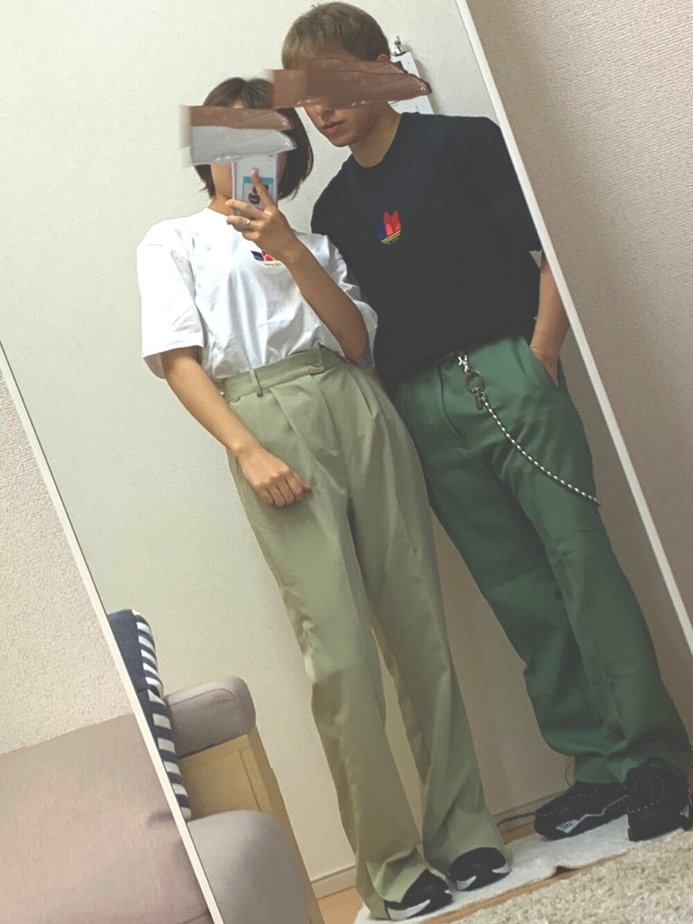 「夏、お洒落さんとつながりたい、スニーカーコーデ、カップルコーデ、シミラールック、休日スタイル、Tシャツ、shiyoh、夏コーデ、シンプルコーデ」｜「adidasの3D トレフォイル グラフィック 半袖Tシャツ / アディダスオリジナルス（Tシャツ/カットソー、ブラック系）」を使った、SuZuAさん（メンズ・160cm）の夏コーディネートの1枚目の写真