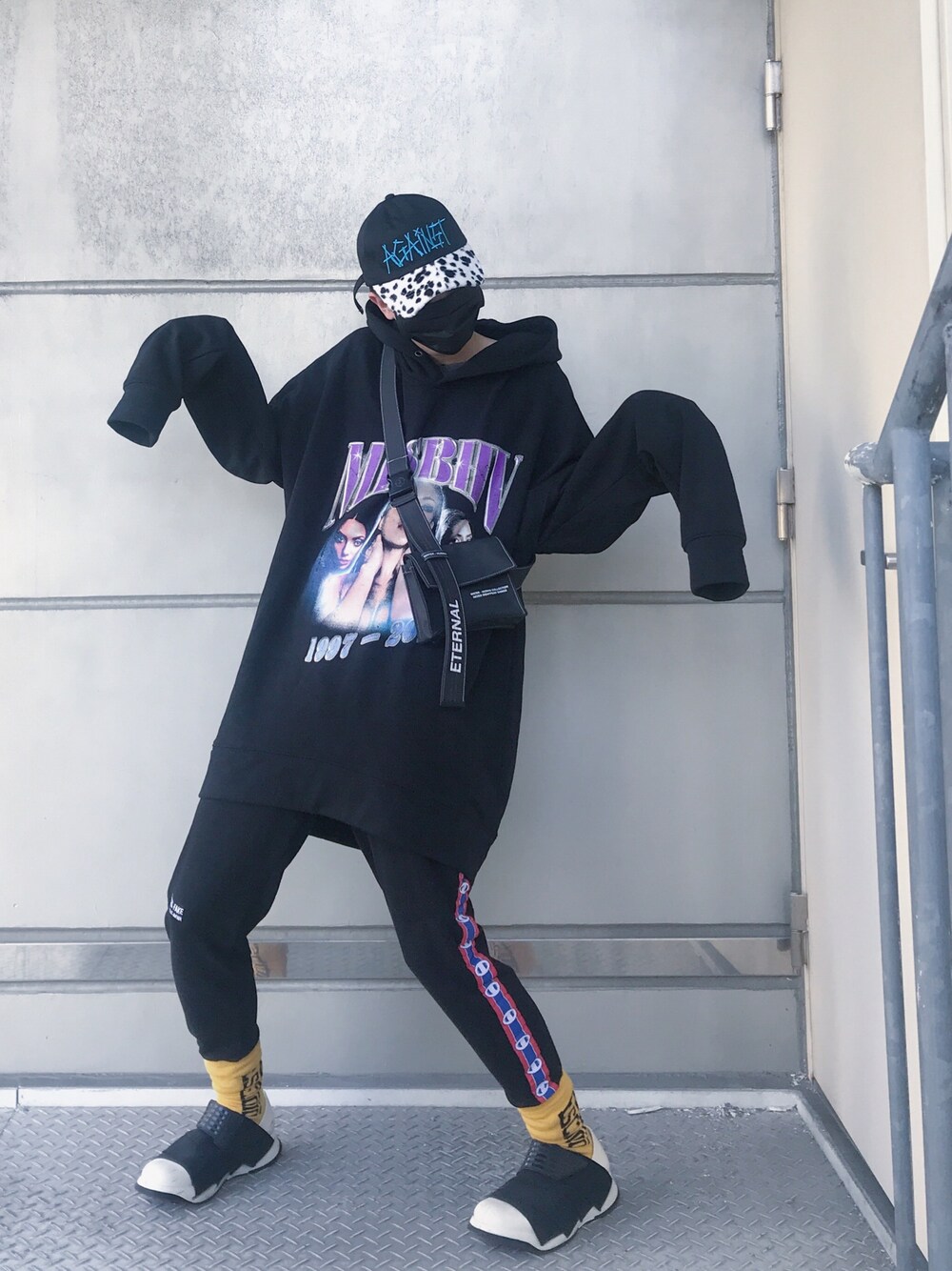 「street、オーバーサイズ、ootd、misbhv」｜「51percentのアイテム（バッグ、ブラック系）」を使った、あぷさん（メンズ・171cm）の冬コーディネートの1枚目の写真
