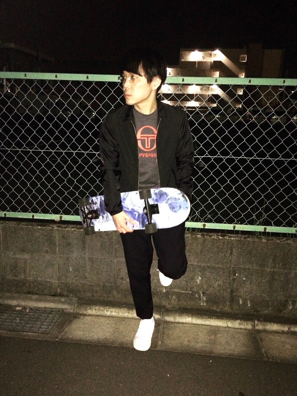 「ganryu、kolor、adidas、白スニーカー、スウェット、スケボー、コーチジャケット、おしゃれさんと繋がりたい」｜「GANRYUのアイテム（ブルゾン、ブラック系）」を使った、ryoさん（メンズ・168cm）の秋コーディネートの1枚目の写真