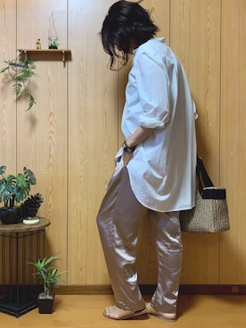 「CORNERS（コーナーズ）のヴィンテージサテンリラックスパンツ（その他パンツ）」を使った、ema.さん（レディース・166cm）の春コーディネート