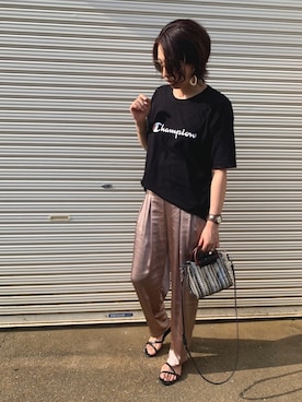 「CORNERS（コーナーズ）のヴィンテージサテンリラックスパンツ（その他パンツ）」を使った、ema.さん（レディース・166cm）の夏コーディネート