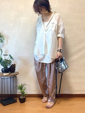 「CORNERS（コーナーズ）のヴィンテージサテンリラックスパンツ（その他パンツ）」を使った、ema.さん（レディース・166cm）の夏コーディネート
