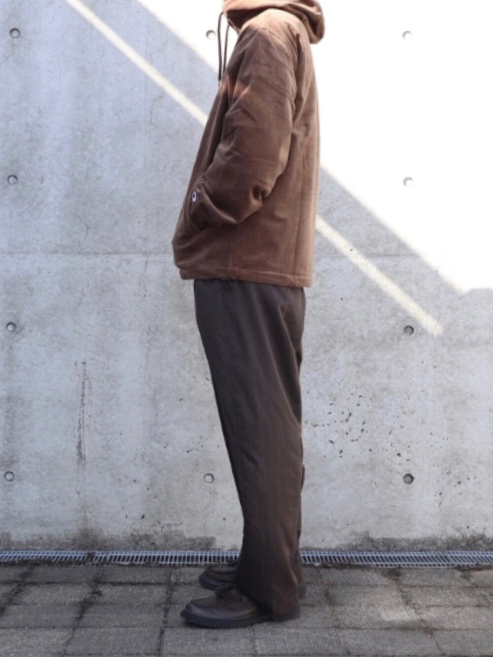 「Championの【別注】Champion×URBAN RESEARCH　コーデュロイ マウンテンパーカー（マウンテンパーカー、ブラウン系）」を使った、あすさん（メンズ・176cm）の秋コーディネートの1枚目の写真