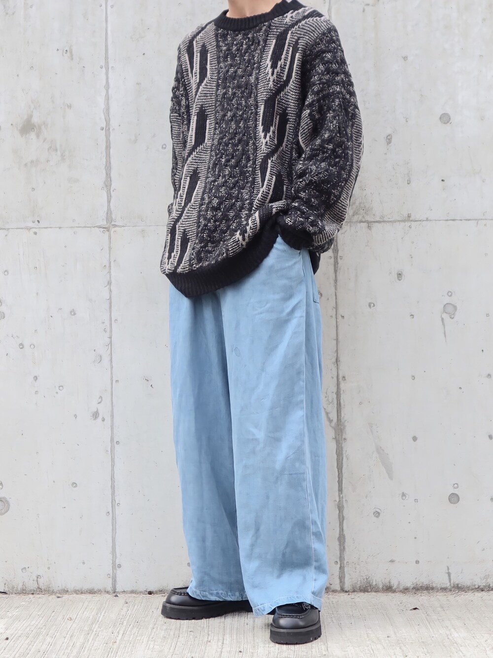 「CASPER JOHNのDocking Jacquard Knit/ドッキングジャガードニット（ニット/セーター、ブラック系）」を使った、あすさん（メンズ・176cm）の冬コーディネートの1枚目の写真