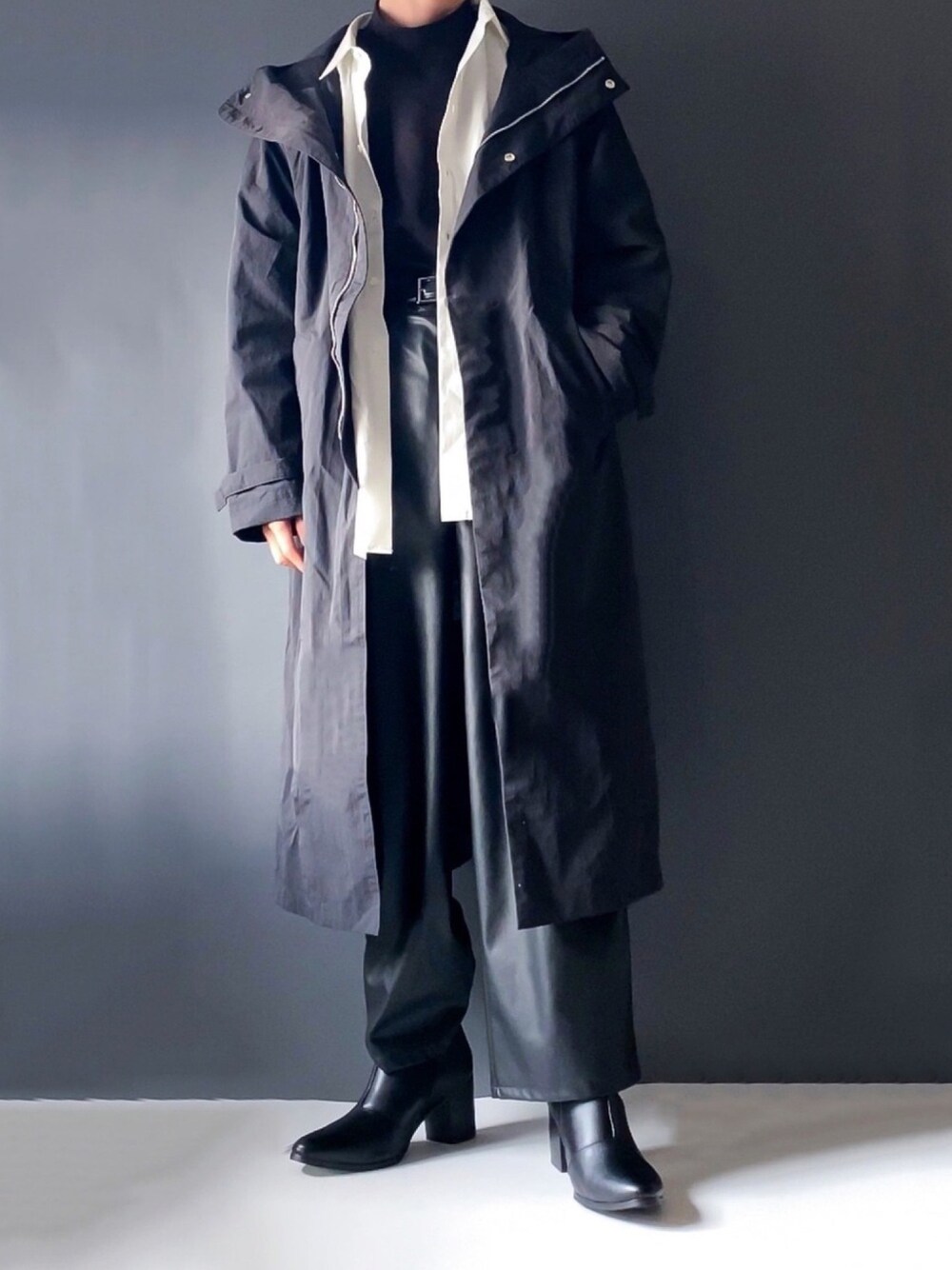 「CREARE -LINO-の【2021春夏】オーバーサイズ フード付きロングコート（モッズコート、ブラック系）」を使った、あすさん（メンズ・176cm）の冬コーディネートの1枚目の写真