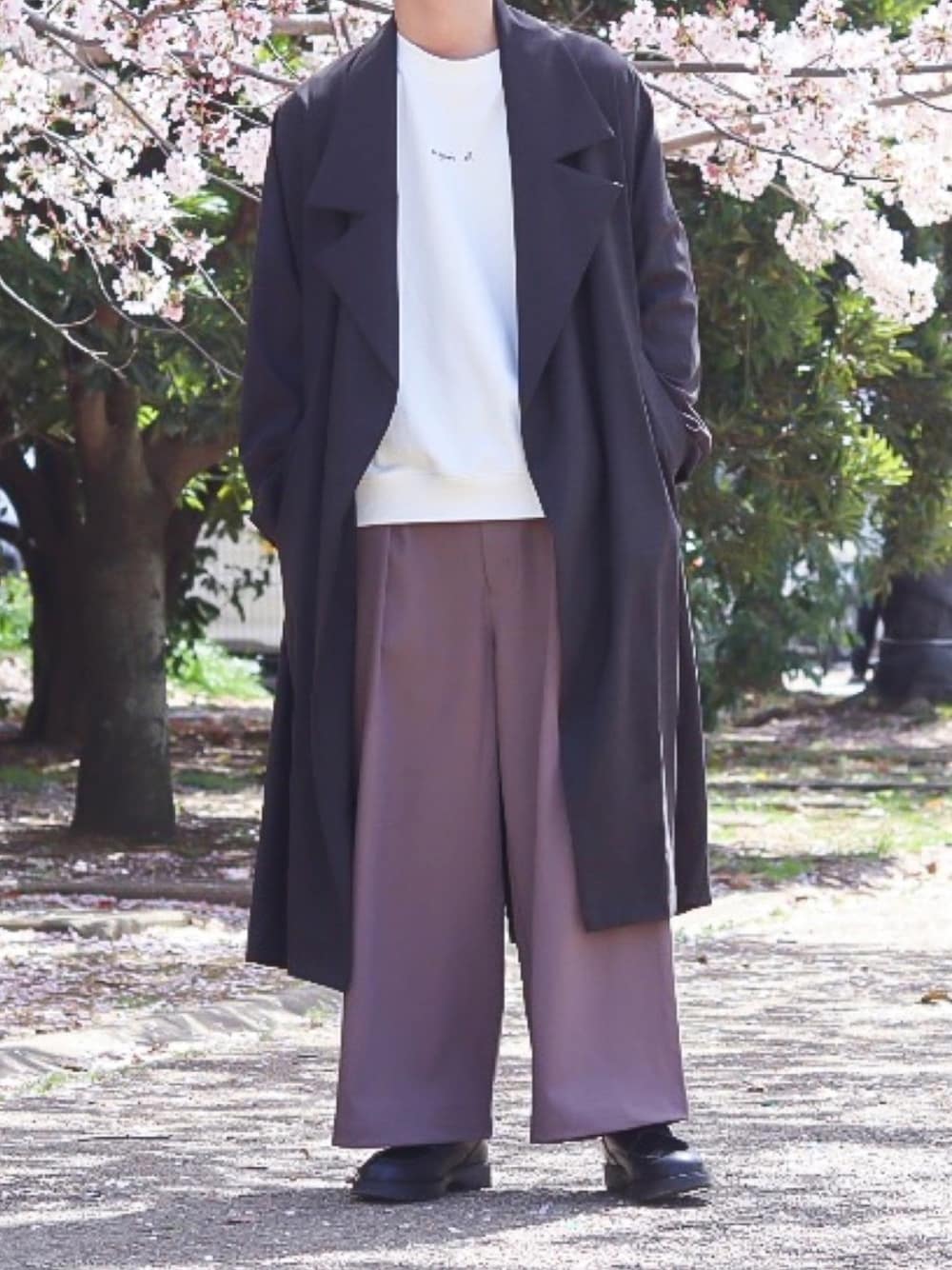 「agnes b.の【WEB限定】S179 SWEAT　ロゴスウェット（スウェット、ホワイト系）」を使った、あすさん（メンズ・176cm）の春コーディネートの1枚目の写真