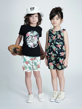 「BLOC（ブロック）のアイテム（パンツ）」を使った、Mika Domingoさん（キッズ・121cm）の冬コーディネート