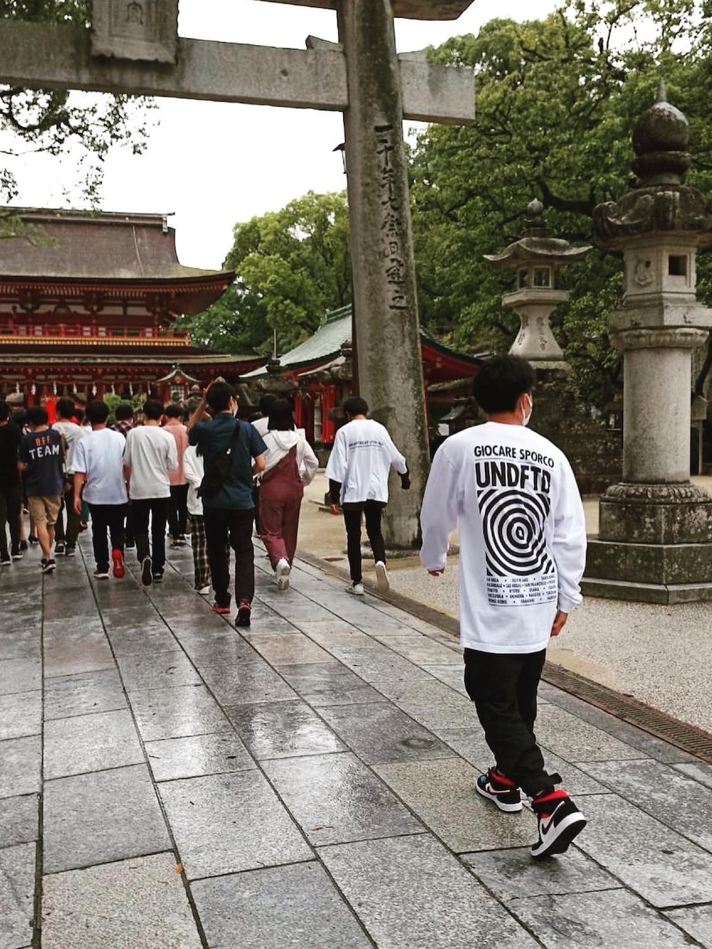 「UNDEFEATED のアイテム（Tシャツ/カットソー、ホワイト系）」を使った、𝗗𝗶𝗭𝗭𝗬さん（メンズ・160cm）の秋コーディネートの1枚目の写真