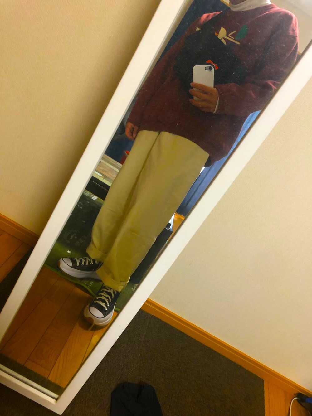 「お洒落さんとつながりたい、シンプルコーデ、古着コーデ、JWANDERSON X CONVERSE、古着MIX、学生、はるコーデ、スニーカー、コンバース、JWANDERSON」｜「GUのアイテム（その他パンツ、ホワイト系）」を使った、tu-taさん（メンズ・162cm）の春コーディネートの1枚目の写真