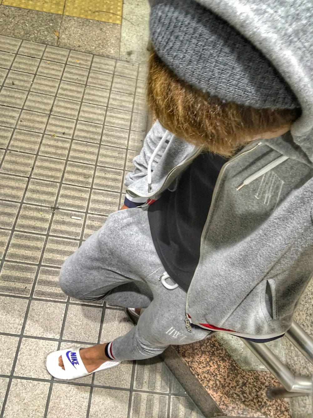 「dowbl #セットアップ、dowbl #NIKE #ベナッシ #セットアップ」｜「DOWBLのアイテム（パーカー、グレー系）」を使った、本多裕翔さん（メンズ・168cm）の秋コーディネートの1枚目の写真