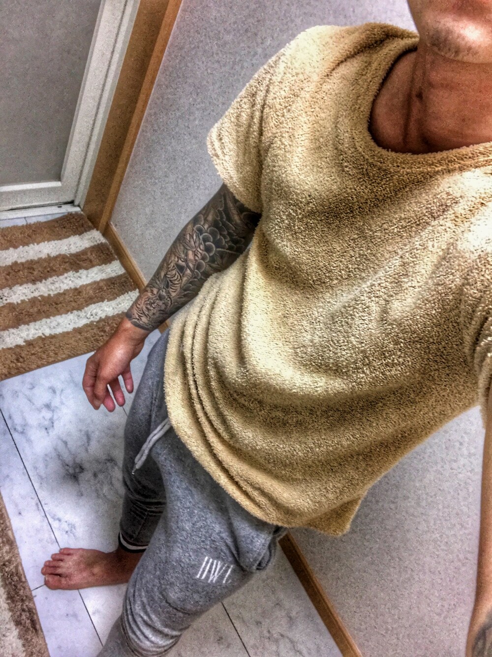 「ラフ、dowbl」｜「DOWBLのアイテム（Tシャツ/カットソー、ベージュ系）」を使った、本多裕翔さん（メンズ・168cm）の秋コーディネートの1枚目の写真
