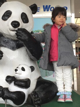 「GLOBAL WORK（グローバルワーク）の【キッズ】ＧＩＲＬＳファーダウンコート/728509（ダウンジャケット/コート、グレー系）」を使った、あんぱんちさん（キッズ）の冬コーディネート