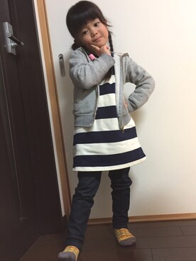 「BRANSHES（ブランシェス）の長袖裏毛パーカー（パーカー、グレー系）」を使った、あんぱんちさん（キッズ）の冬コーディネート