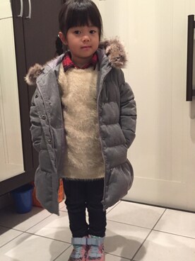 「GLOBAL WORK（グローバルワーク）の【キッズ】ＧＩＲＬＳファーダウンコート/728509（ダウンジャケット/コート、グレー系）」を使った、あんぱんちさん（キッズ）の冬コーディネート