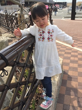 「BRANSHES（ブランシェス）の刺繍入り長袖ワンピース（ワンピース、ホワイト系）」を使った、あんぱんちさん（キッズ）の春コーディネート