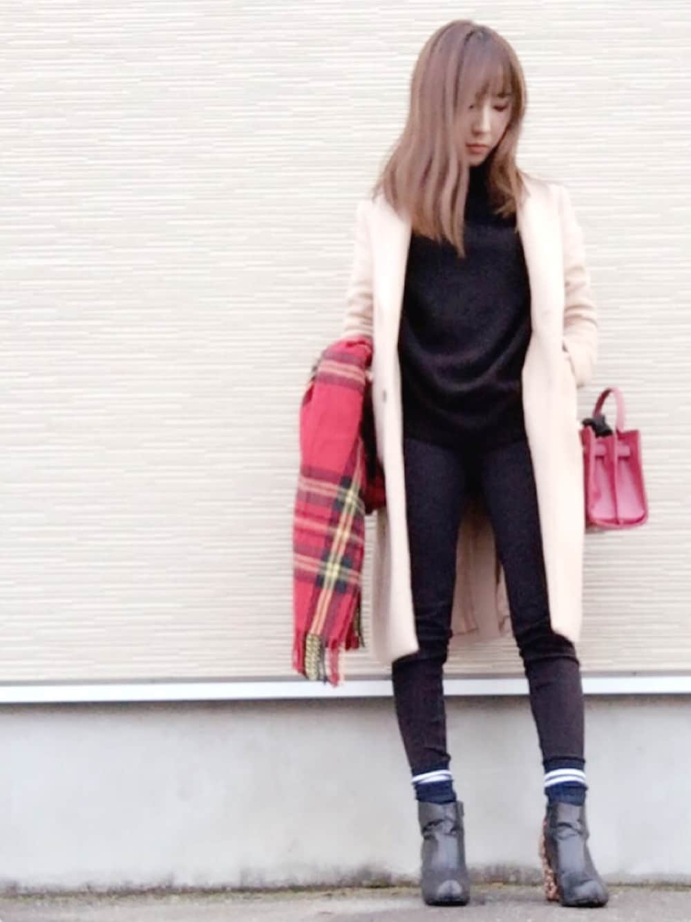 「大人カジュアル、カジュアル、冬、パンツスタイル、black、シンプル、MERCURYDUO(MERCURYDUO)、AZUL by moussy、FOREVER 21、snidel」｜「MERCURYDUOの【DUO】 ロングチェスターCT（チェスターコート、ベージュ系）」を使った、yukinaさん（レディース・158cm）の冬コーディネートの1枚目の写真