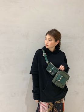 「TOGA PULLA（トーガ　プルラ）のアイテム（バッグ）」を使った、𝕒𝕪𝕒さん（レディース・167cm）の春コーディネート