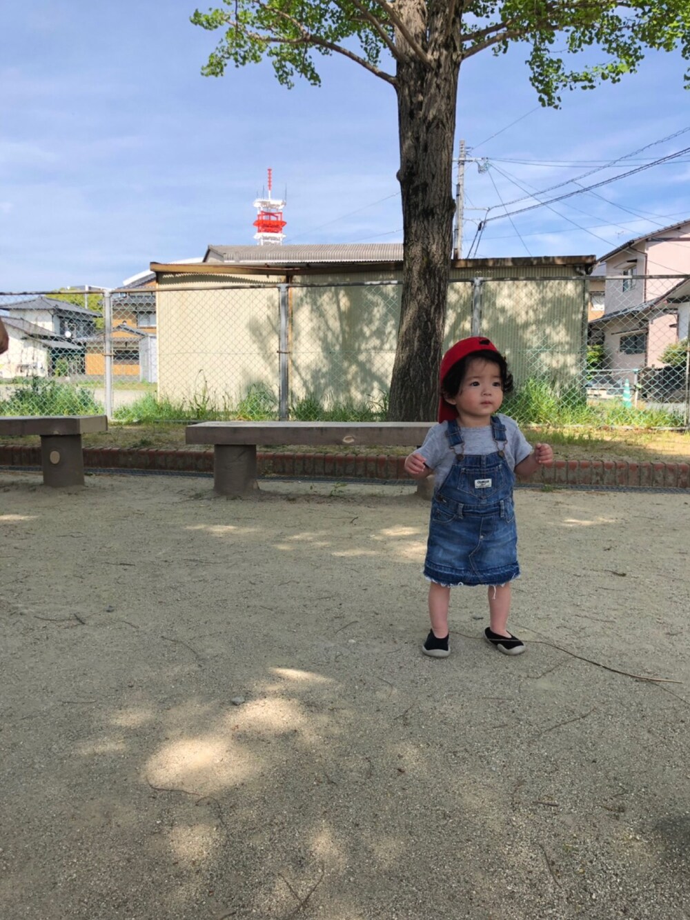 「POLO RALPH LAURENの［RALPH LAUREN ラルフローレン］ BOYS CLASSIC SPORT CAP（キャップ、レッド系）」を使った、ruby12・mさん（キッズ・70cm）の春コーディネートの1枚目の写真