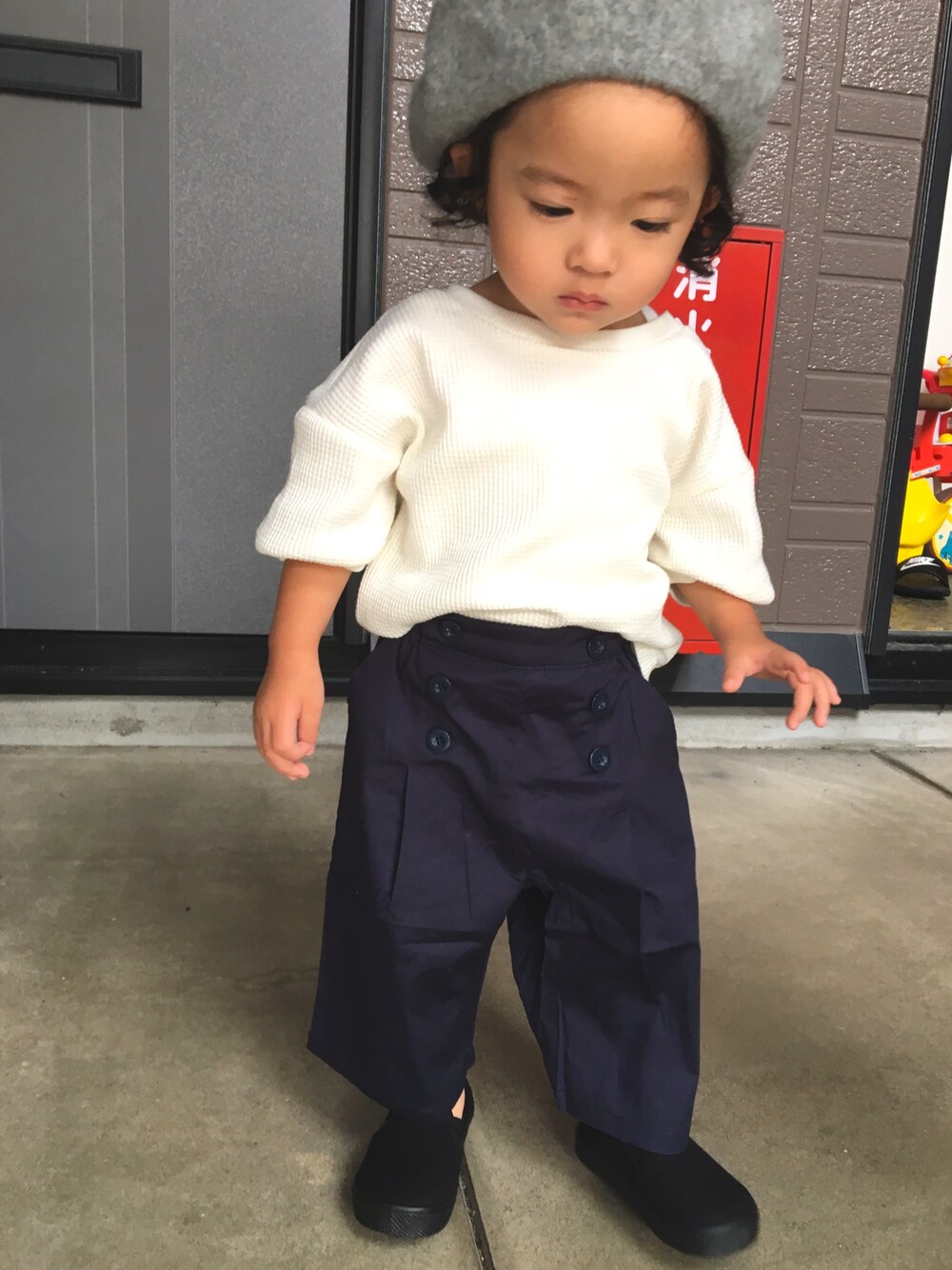 「カジュアルコーデ、パンツスタイル、女の子、1歳4ヶ月」｜「Birthdayのアイテム（Tシャツ/カットソー、ホワイト系）」を使った、ruby12・mさん（キッズ・80cm）の夏コーディネートの1枚目の写真
