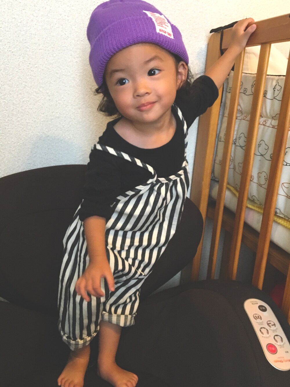 「秋コーデ、カジュアル、今日のコーデ、おんなのこ、1歳6ヶ月」｜「インポートのアイテム（サロペット/オーバーオール、ブラック系）」を使った、ruby12・mさん（キッズ・80cm）の秋コーディネートの1枚目の写真