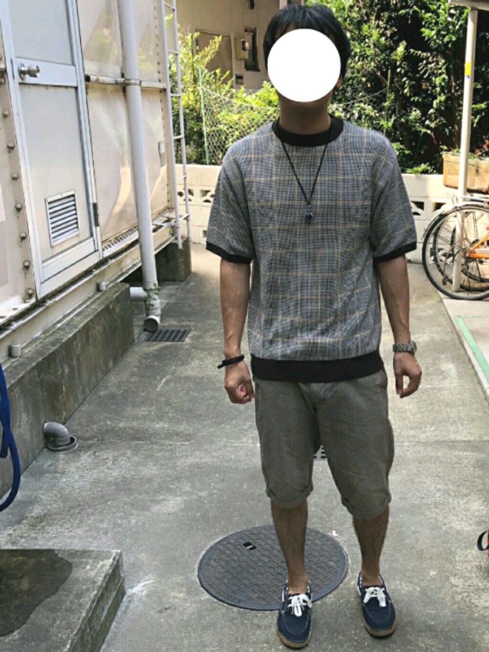 「夏のワントーンコーデ、わしのがらがらこーで、シンプル、夏、お洒落さんとつながりたい、カジュアル、ラフ、GU、カジュアルコーデ」｜「RAGEBLUEのデザインリングネックレス/800970（ネックレス、その他）」を使った、はんぞーさん（メンズ・169cm）の夏コーディネートの1枚目の写真