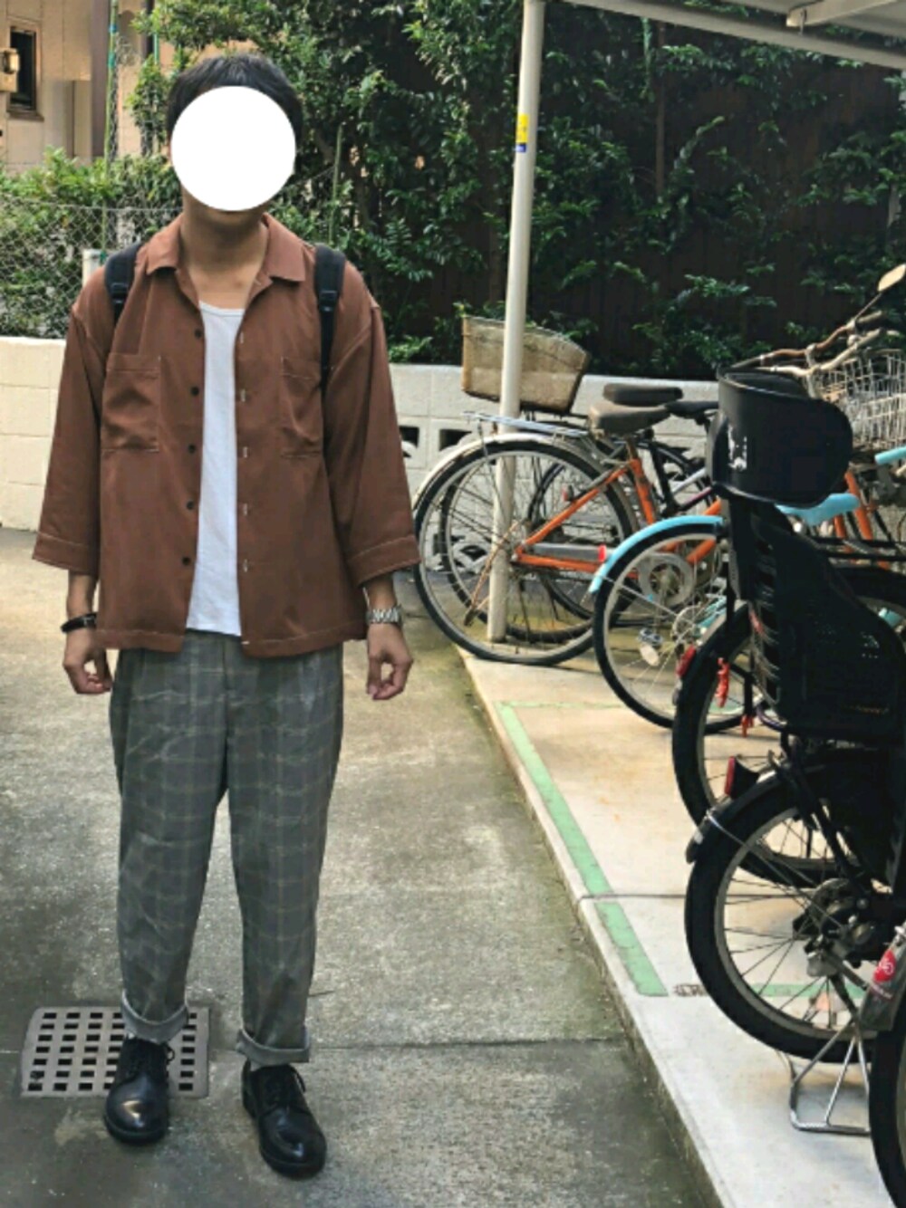 「秋のブラウンスタイル、秋コーデ、おしゃれさんと繋がりたい、秋色、プチプラコーデ、チェックパンツ」｜「CHUMSのCHUMS Classic Day Pack Sweat Nylon (15FW)（バックパック/リュック、ブラック系）」を使った、はんぞーさん（メンズ・169cm）の秋コーディネートの1枚目の写真