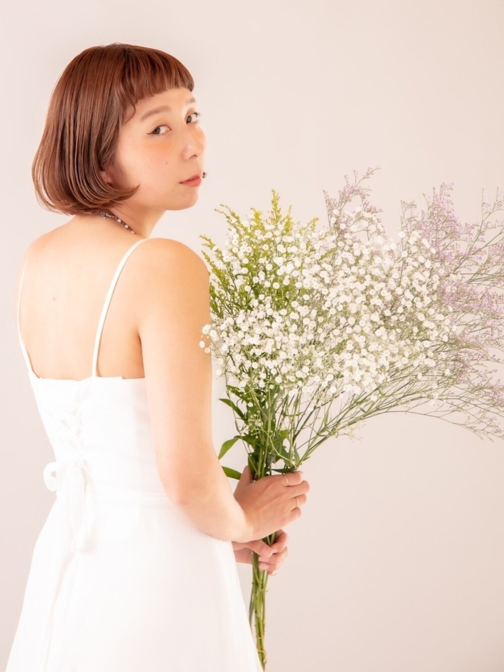 「ブライダル、前撮り、ドレス、花嫁、photographer、おしゃれさんと繋がりたい、撮影、撮影モデル、スタジオ撮影」｜「no brandのアイテム（ドレス、ホワイト系）」を使った、Lisaさん（レディース・158cm）の夏コーディネートの1枚目の写真