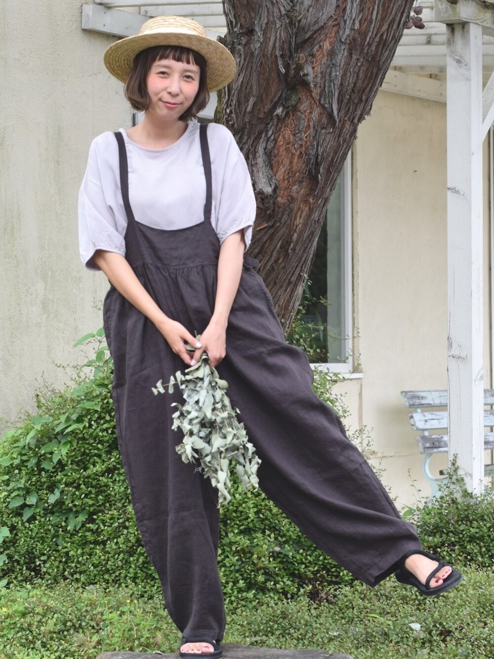 「ラクチンコーデ、今日のコーデ、休日スタイル、むぎわら帽子、カンカン帽、夏、おしゃれさんと繋がりたい、ママコーデ、ママファッション、ゆるコーデ」｜「recetteのアイテム（サロペット/オーバーオール、グレー系）」を使った、Lisaさん（レディース・158cm）の夏コーディネートの1枚目の写真