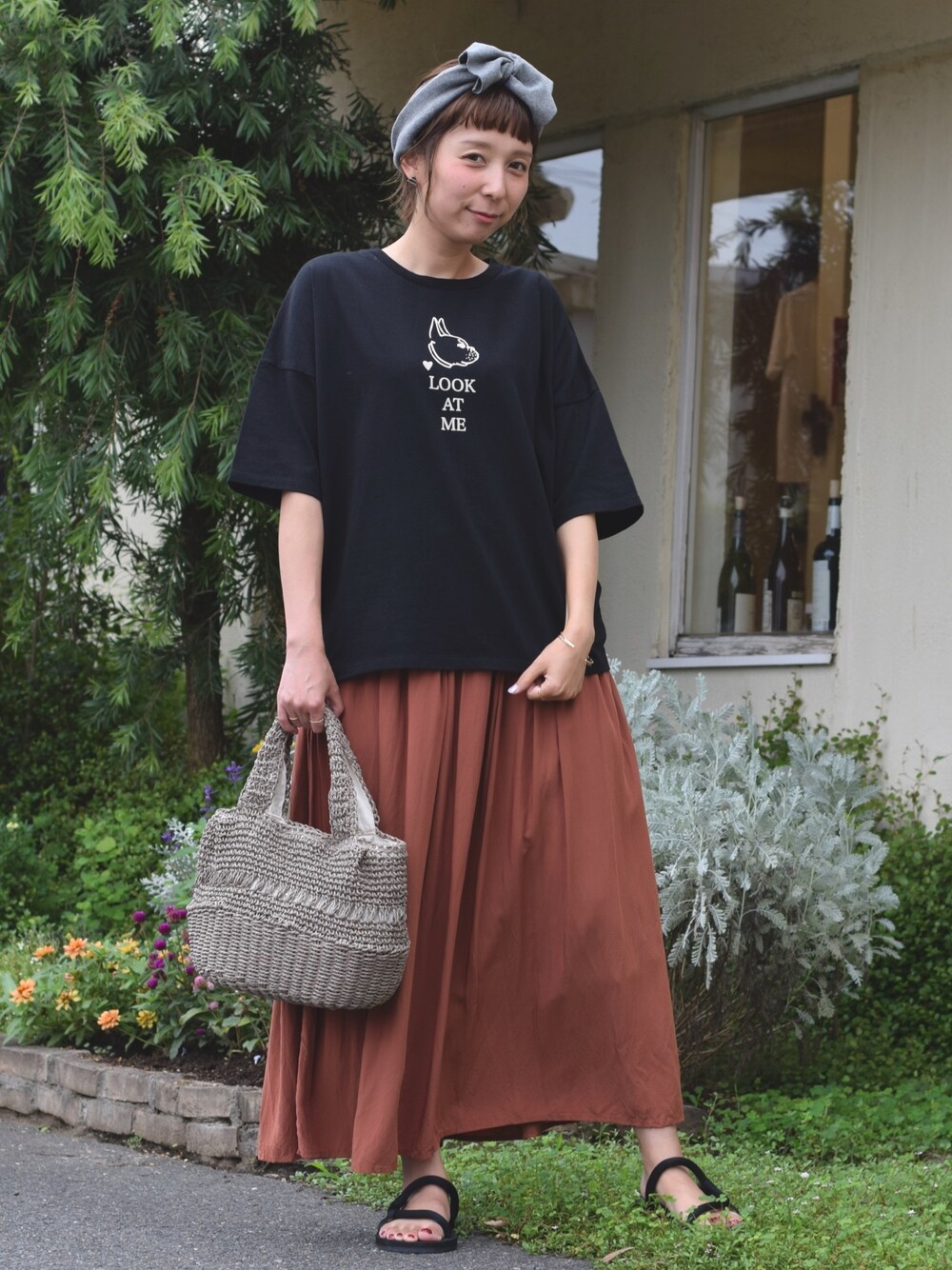 「カジュアルコーデ、ootd、秋色、ママコーデ、ママファッション、おしゃれさんと繋がりたい、お洒落さんとつながりたい、スカート、Tシャツ、低身長」｜「KAKELA and TRANQUILのアイテム（Tシャツ/カットソー、ブラック系）」を使った、Lisaさん（レディース・158cm）の夏コーディネートの1枚目の写真