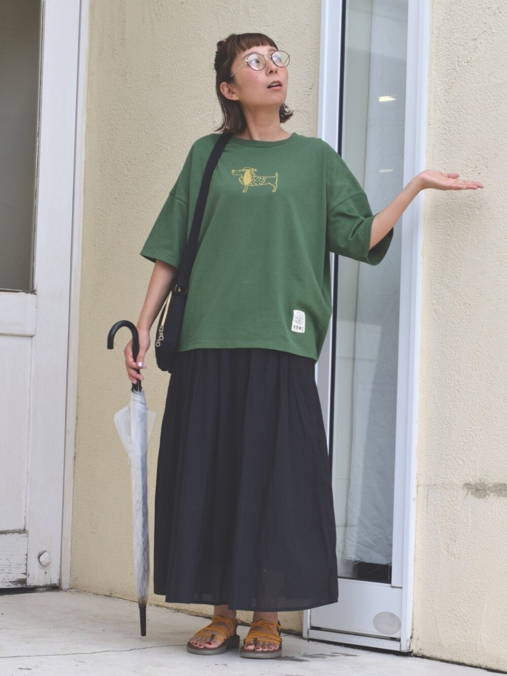 「カジュアルコーデ、夏コーデ、ootd、おしゃれさんと繋がりたい、サンダル、Tシャツ、グリーン、ママコーデ、ママファッション、teva」｜「HEART MARKETのアイテム（スカート、ブラック系）」を使った、Lisaさん（レディース・158cm）の夏コーディネートの1枚目の写真