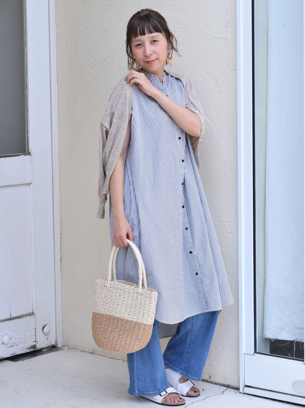 「大人カジュアル、休日スタイル、おしゃれさんと繋がりたい、ママコーデ、ママファッション、お洒落さんとつながりたい、ootd、低身長、ワイドデニム、大人かわいい」｜「HEART MARKETのアイテム（シャツワンピース、ブルー系）」を使った、Lisaさん（レディース・158cm）の秋コーディネートの1枚目の写真