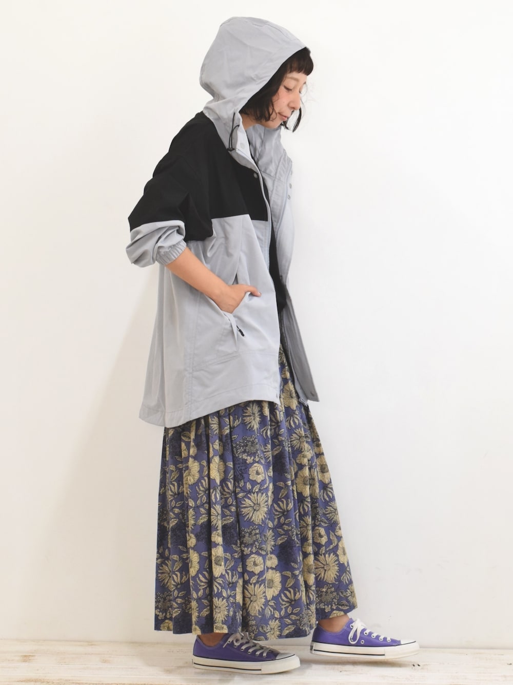 「秋、カジュアル、おしゃれさんと繋がりたい、ママコーデ、いいね、save、フォローお願いします🤑、ootd、柄スカート、マウンテンパーカー、CUBE SUGAR、アウトドアスタイル」｜「CUBE SUGARのマウンテンパーカー（マウンテンパーカー、グレー系）」を使った、Lisaさん（レディース・158cm）の秋コーディネートの1枚目の写真