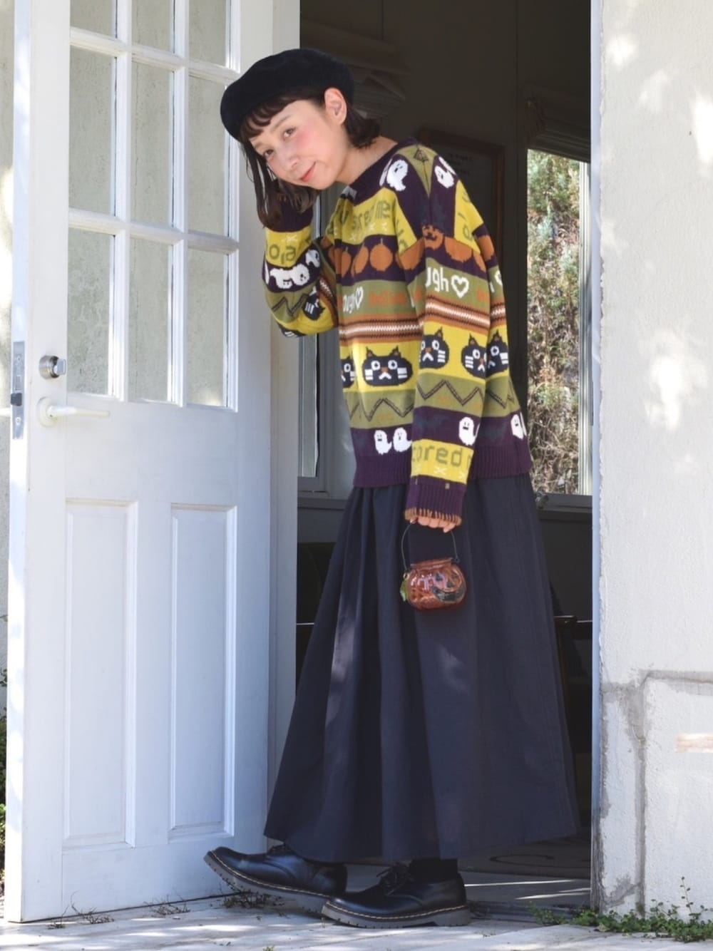 「ハロウィン、halloween、秋のコーデ、カジュアルコーデ、おしゃれさんと繋がりたい、ブラック、ootd、ママコーデ、ニット、いいね、save、フォローお願いします🤑」｜「roughのアイテム（ニット/セーター、その他）」を使った、Lisaさん（レディース・158cm）の秋コーディネートの1枚目の写真