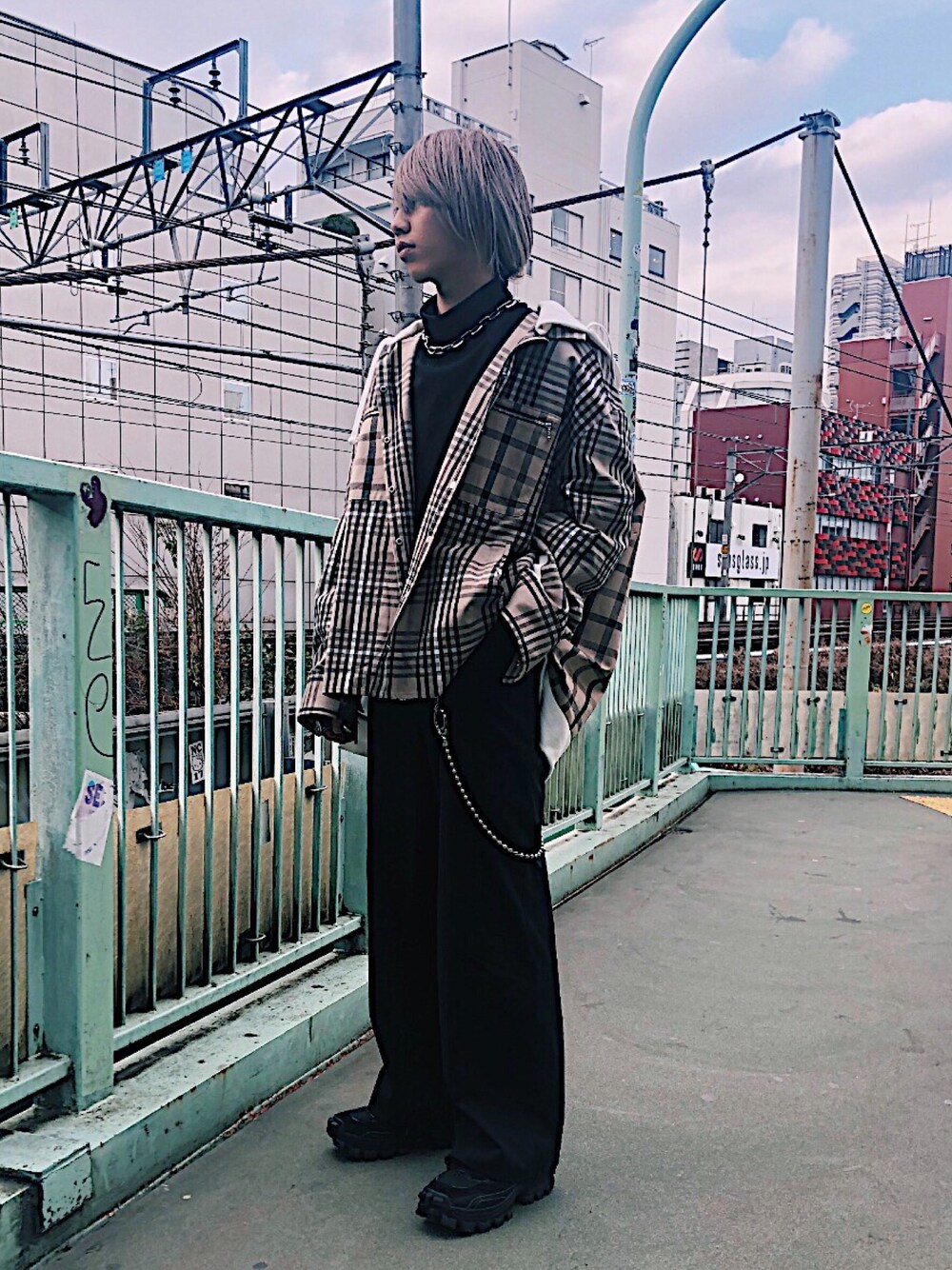 「レイヤードstyle、シンプル、休日スタイル、きれいめカジュアル、いいね、save、フォローお願いします🤑、黒スキニー、大人カジュアル、ブラックコーデ、お洒落さんとつながりたい、古着MIX」｜「COMMUSEのアイテム（ジャケット/アウター、ベージュ系）」を使った、keisuke_atobeさん（メンズ・170cm）の冬コーディネートの1枚目の写真