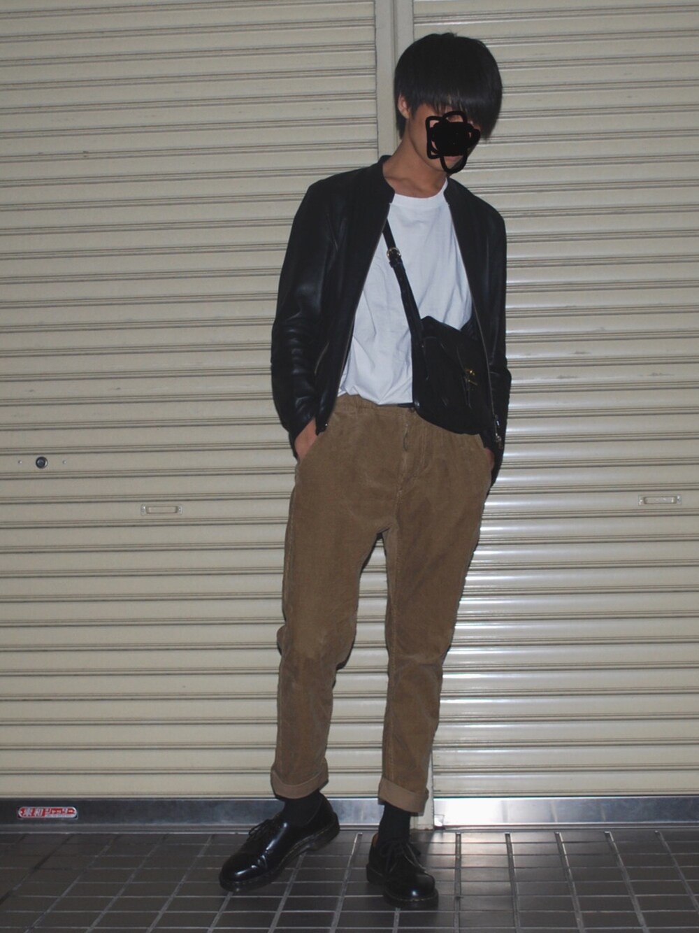 「秋コーデ、カジュアル、シンプルコーデ、ootd、コーデュロイ、ライダース、SLOW、Dr.Martens、カジュアルコーデ、シンプル」｜「STUDIOUSの【STUDIOUS】ラムレザーシングルライダースブルゾン（ライダースジャケット、ブラック系）」を使った、KKKさん（メンズ・176cm）の秋コーディネートの1枚目の写真