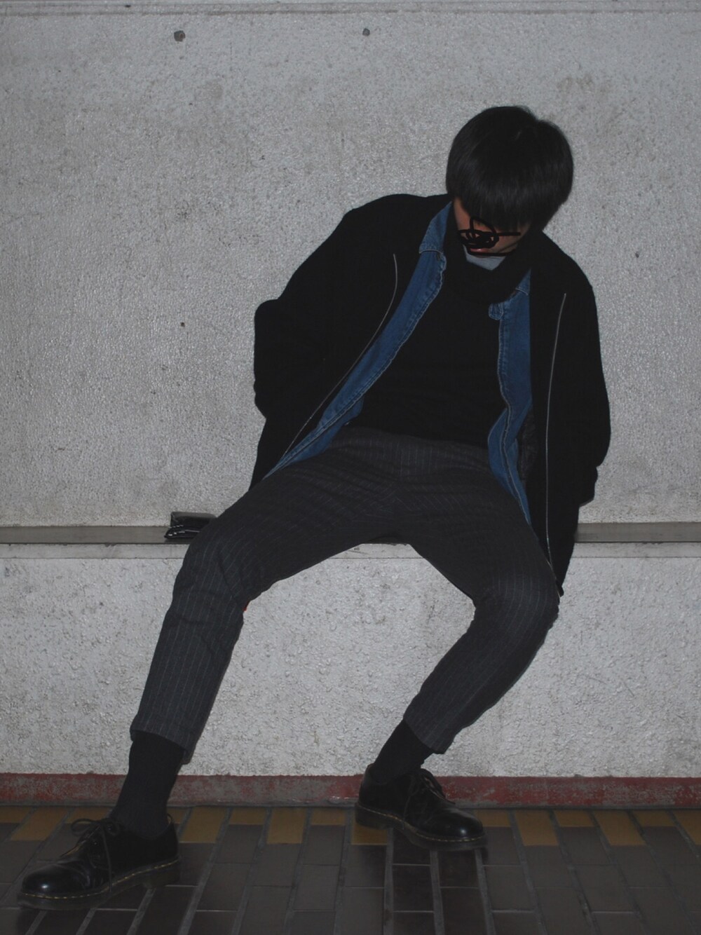 「ショートアウター、アウターオンアウター、おしゃれさんと繋がりたい、休日スタイル、古着、スラックス、ドクターマーチン、Dr.Martens、冬、古着MIX」｜「POLO RALPH LAURENのアイテム（ニット/セーター、ブラック系）」を使った、KKKさん（メンズ・176cm）の冬コーディネートの1枚目の写真